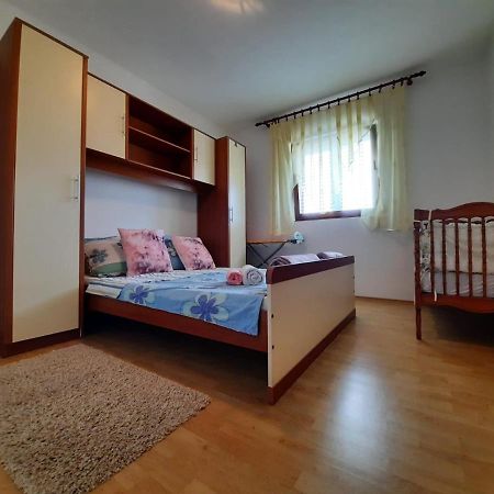 Anita Apartment Vir Exterior photo