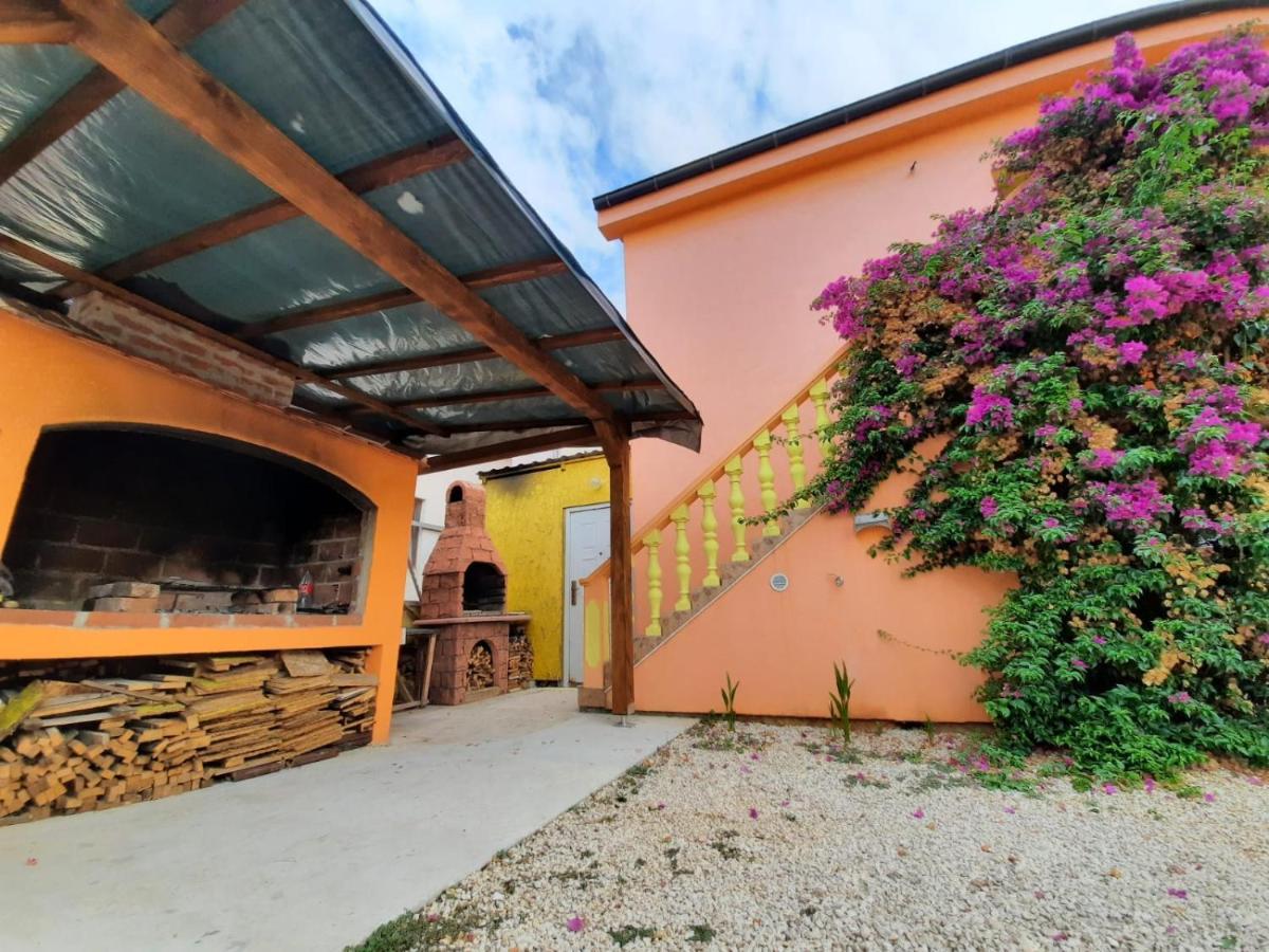 Anita Apartment Vir Exterior photo